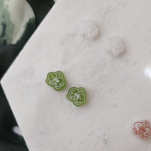 Load image into Gallery viewer, Orchid Studs