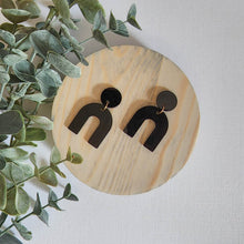 Load image into Gallery viewer, Maggie Dangles